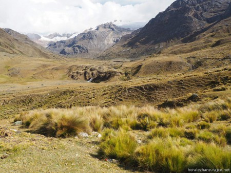 Pondělí 6. 6. 2016 Alpamayo trek: kemp Jancarurish 4250 m - – kemp Huilka 4050 m